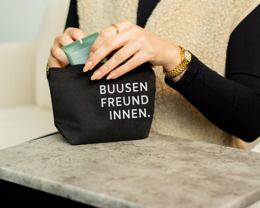 Kosmetiktasche "BUUSENFREUNDINNEN." black