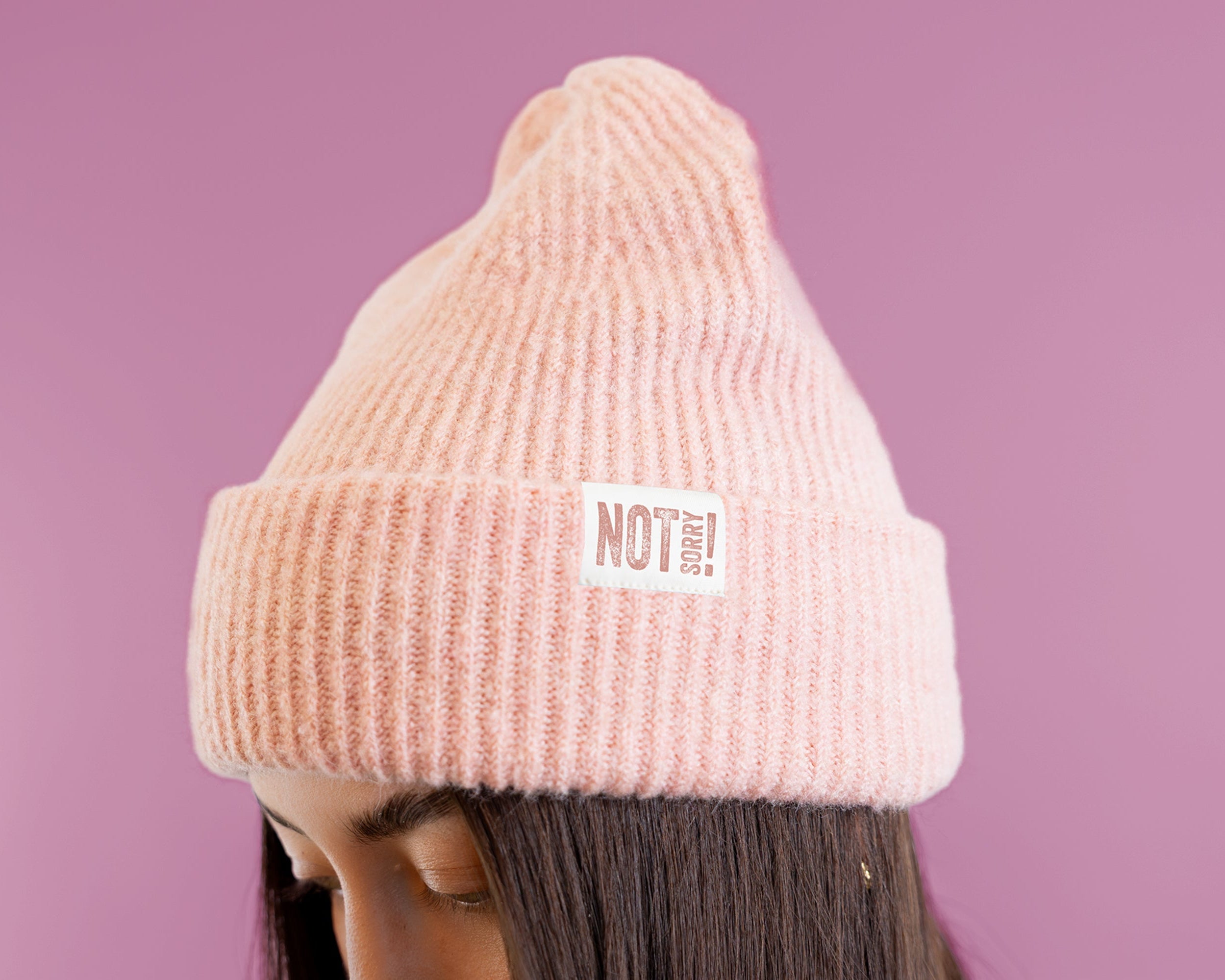 Beanie "NOT Sorry!" mit Label soft-rib
