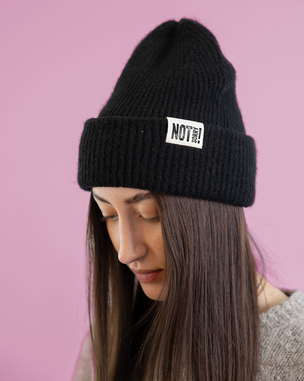 Beanie "NOT Sorry!" mit Label soft-rib
